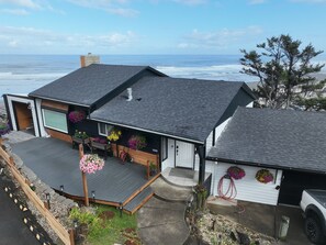 A coastal house with a deck, flower planters, and a view of the ocean. - Breath taking ocean view in Lincoln City.  100 steps to the beach (Lincoln City)
