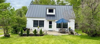 Soothing 2-bedroom cottage in charming Rochester perfect for relaxing getaway