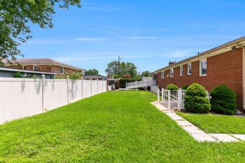 Modern 4BR Retreat • DC • MGM • National Harbor