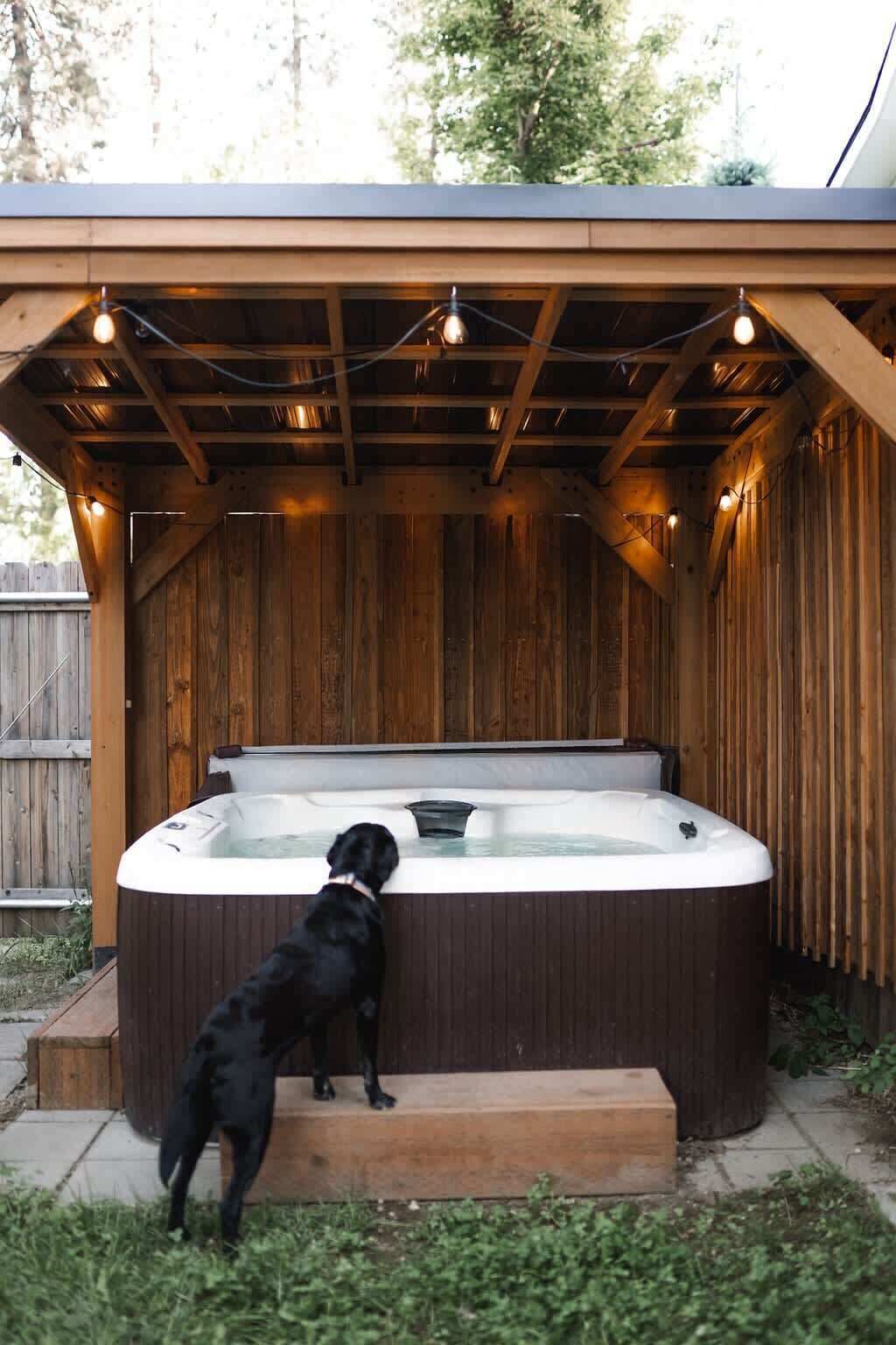 Outdoor spa tub