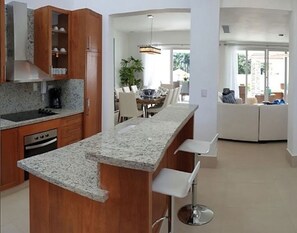 Private kitchen - Private 4BR Villa with Pool inside All-Inclusive Beach Resort, Puerto Plata (Puerto Plata)