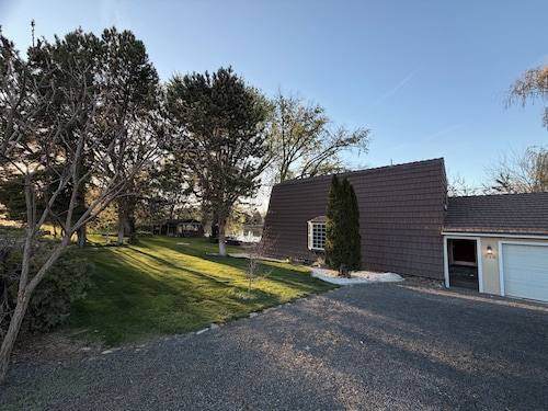 2-bedroom River Cottage in beautiful wine country of Prosser, WA