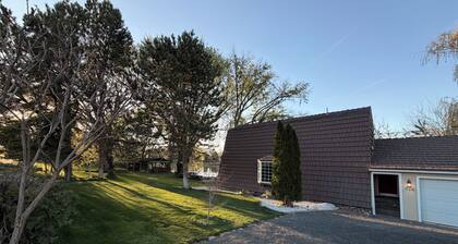 2-bedroom River Cottage in beautiful wine country of Prosser, WA
