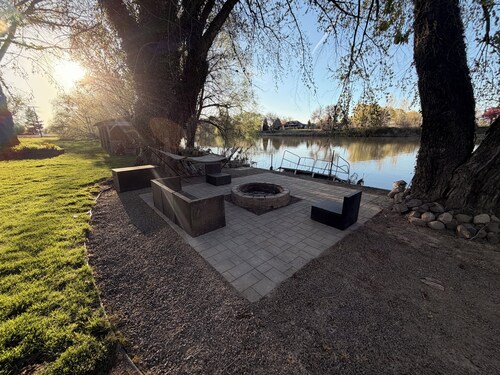 2-bedroom River Cottage in beautiful wine country of Prosser, WA