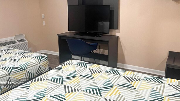 Premium bedding, iron/ironing board (on request), free WiFi, bed sheets - Studio 6 – Vicksburg, Ms – Mississippi River (Vicksburg)