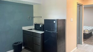 Coffee/tea maker, fridge, microwave, toaster - Studio 6 – Vicksburg, Ms – Mississippi River (Vicksburg)