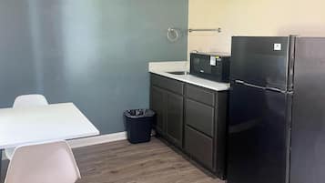 Premium bedding, WiFi (free), bed sheets