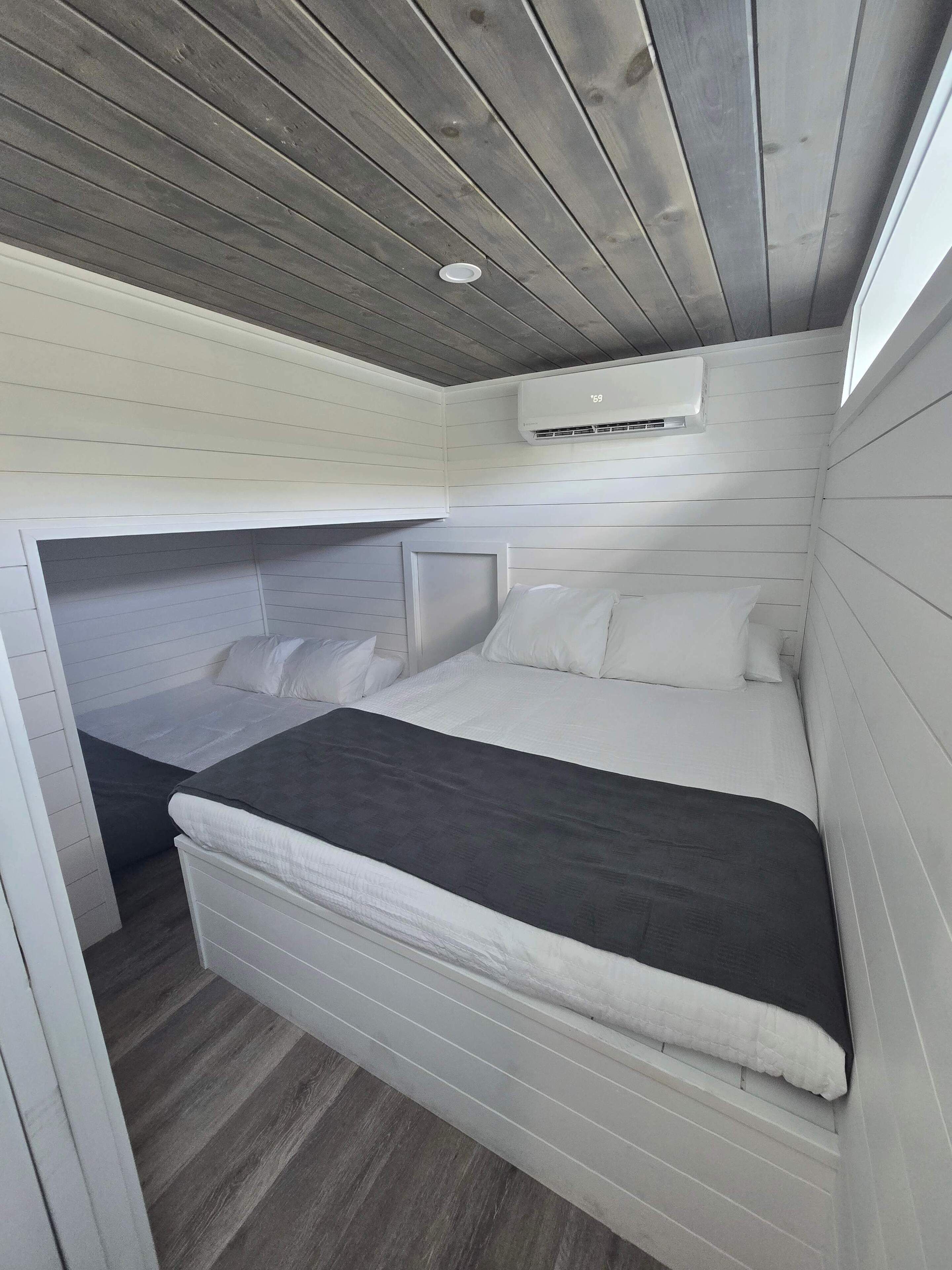 4 bedrooms, WiFi, bed sheets