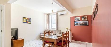 Basic Apartment | Dining