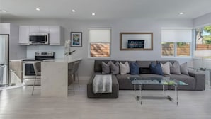 Unclassified image, 3 of 15, button - Tranquil Retreat – 2 Bedroom Las Olas (Fort Lauderdale)
