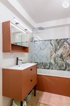 Bathroom - Vrbo Property (AUSSOIS)