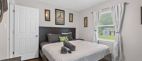 5 Schlafzimmer, Schreibtisch, Reisekinderbett, WLAN