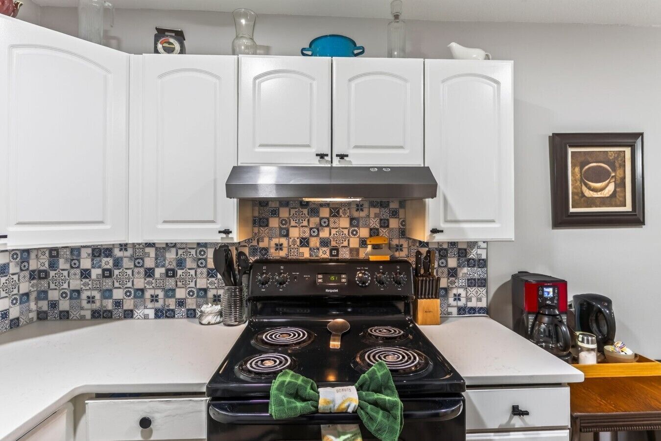 Coffee/tea maker, fridge, microwave, oven