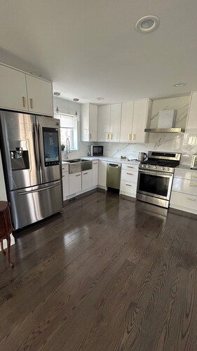 Cozy 2-bedroom house in charming Palatine with AC