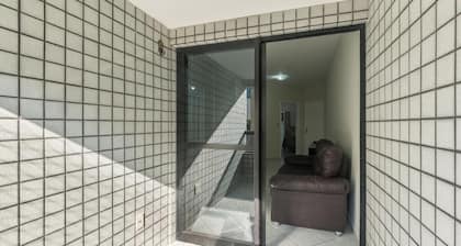 3 Bedroom Apartment 160m From the Beach Dbh0804
