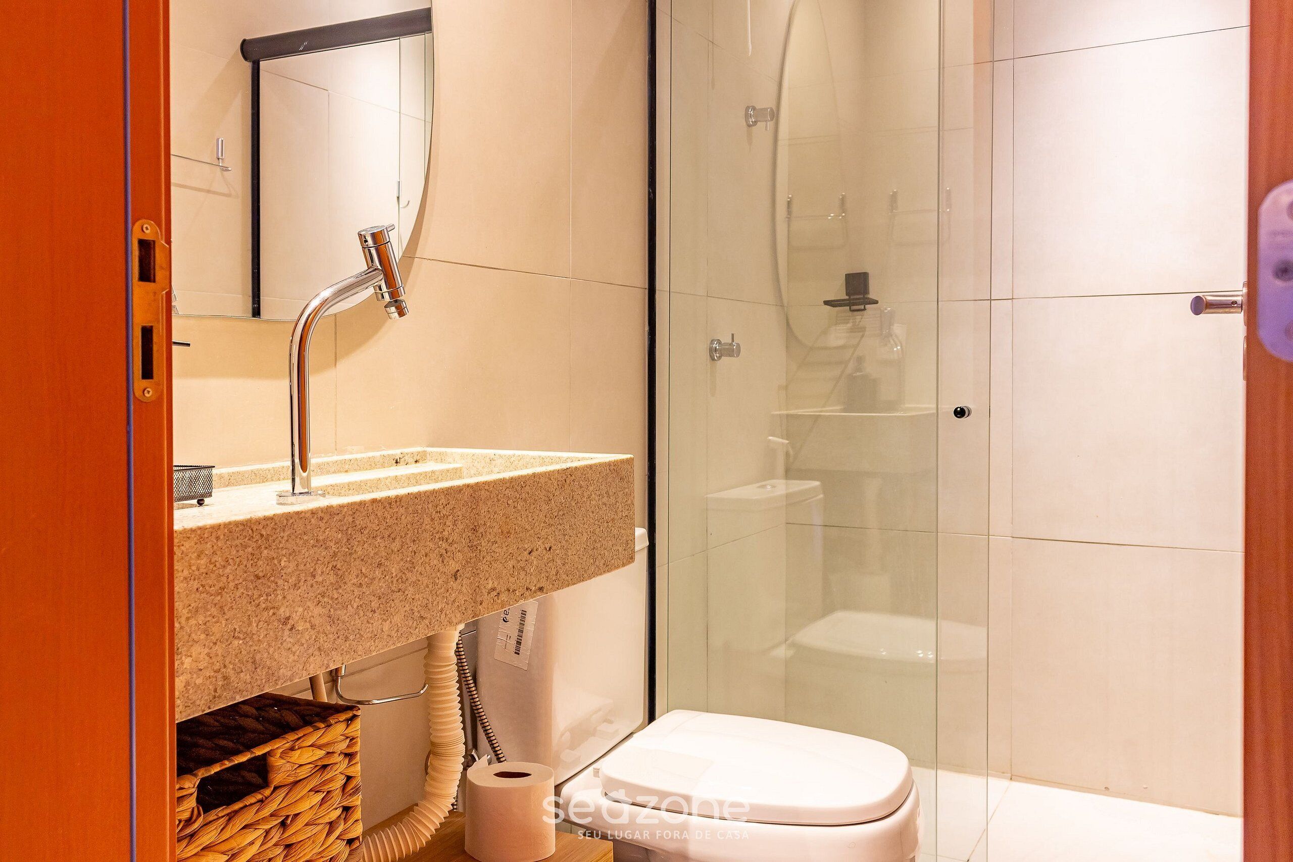 Basic Apartment | Bathroom | Shower