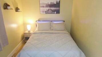 2 bedrooms, iron/ironing board, WiFi (free), bed sheets