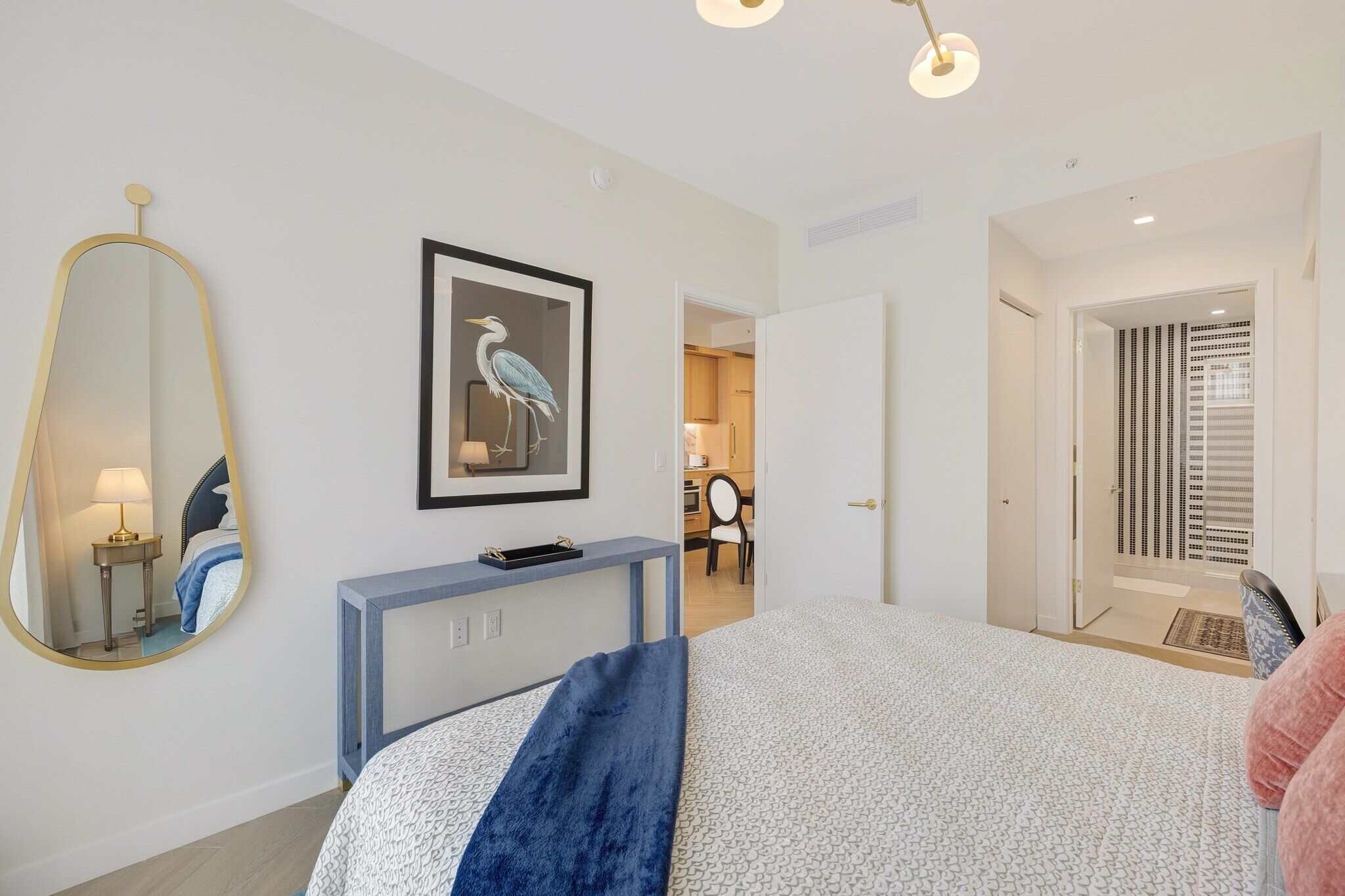 Familienapartment, Balkon, Stadtblick | Verdunkelungsvorhänge, kostenloses WLAN