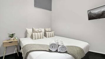 Iron/ironing board, WiFi, bed sheets