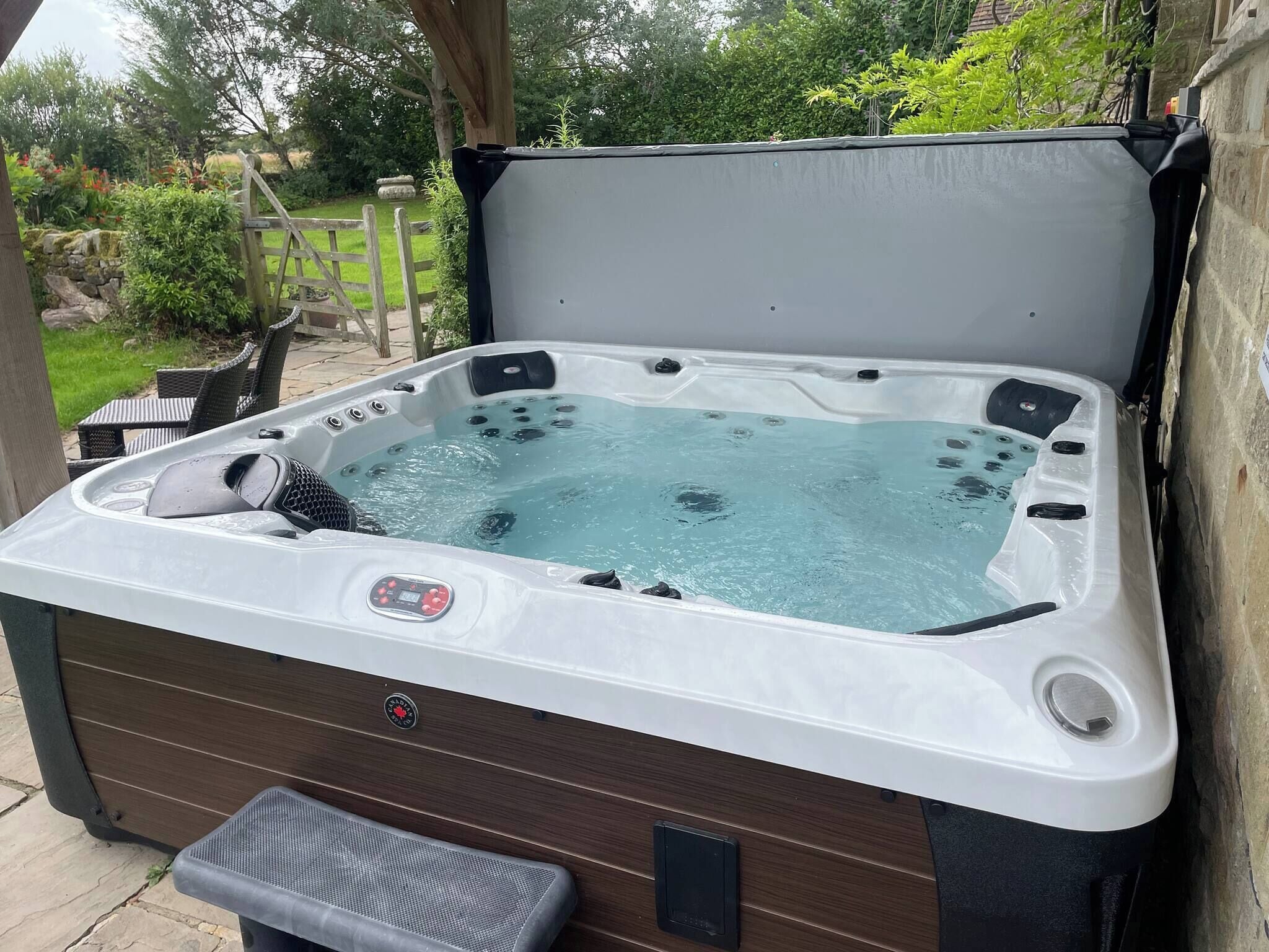 House, 5 Bedrooms, Balcony, Garden View | Outdoor spa tub