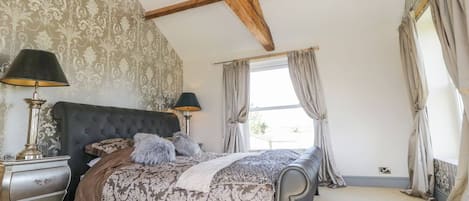 House, 5 Bedrooms, Balcony, Garden View