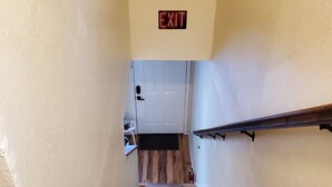 Unclassified image, 5 of 23, button - 3-bedroom townhome in the Arlington Area  -In the center of everything!- (Arlington)