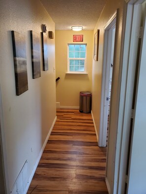 Unclassified image, 4 of 23, button - 3-bedroom townhome in the Arlington Area  -In the center of everything!- (Arlington)