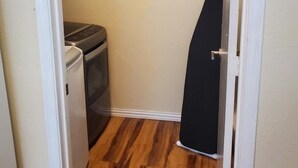 Unclassified image, 2 of 23, button - 3-bedroom townhome in the Arlington Area  -In the center of everything!- (Arlington)