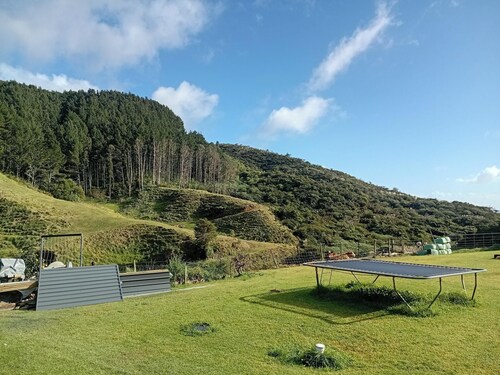 Large Sunny rural family accommodation, plenty of space, perfect for A.M.S Games