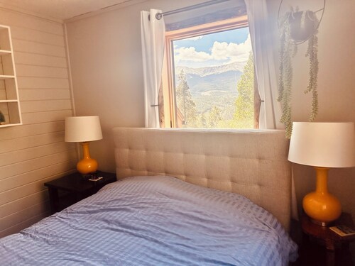 Serene 3-bedroom farmhouse in Breckenridge for a cozy getaway