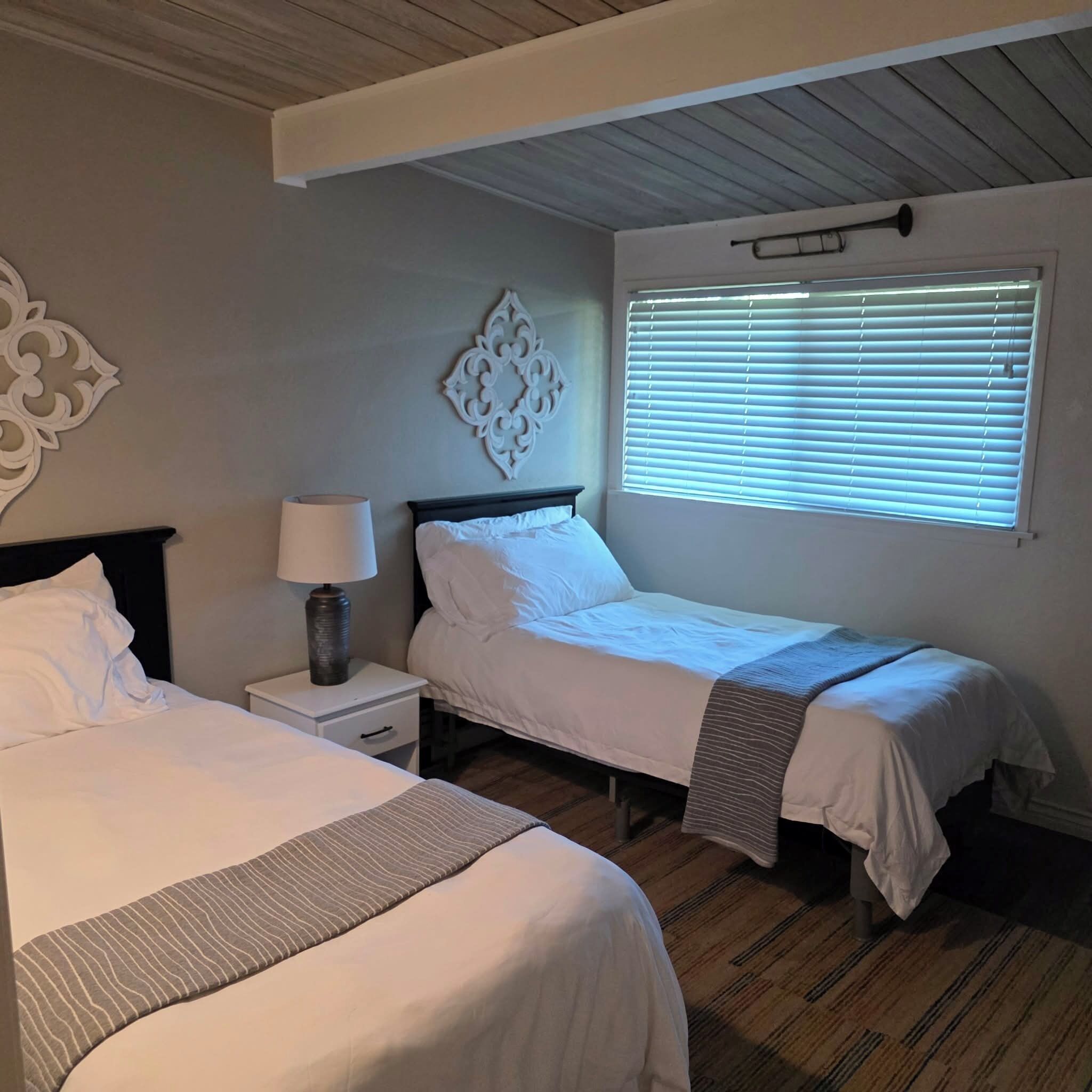 3 chambres, fer et planche à repasser, Wi-Fi, draps fournis