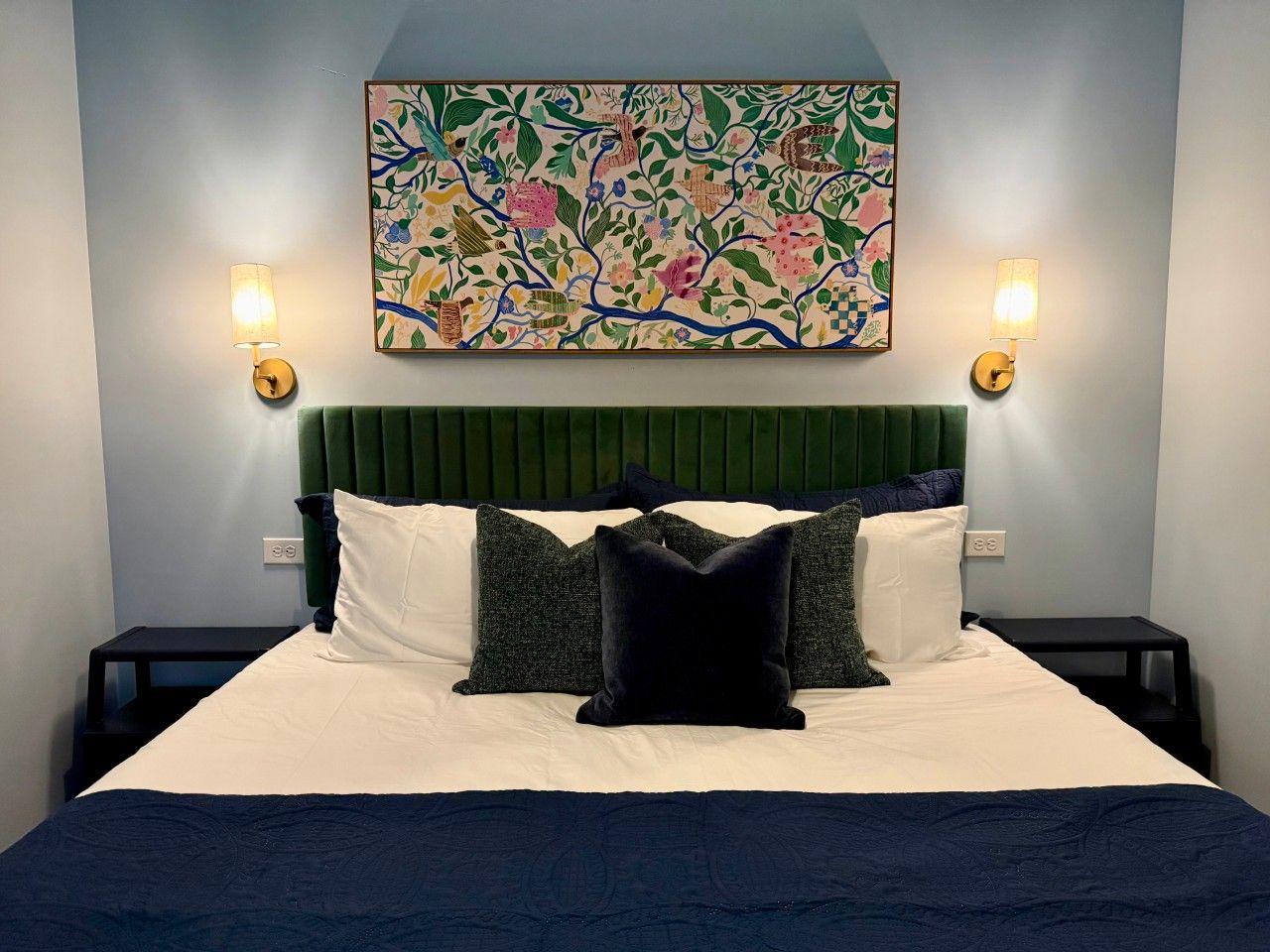 Desk, WiFi, bed sheets
