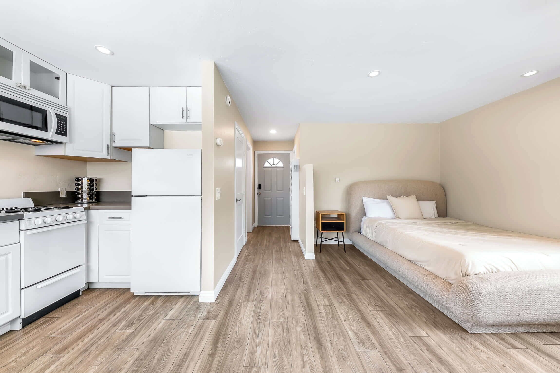 1 bedroom, desk, iron/ironing board, WiFi