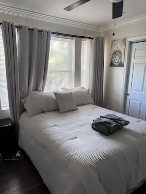 3 bedrooms, iron/ironing board, WiFi (free), bed sheets