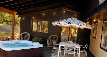 4-Spear Lodging | Hot Tub | Garage | EV Charger