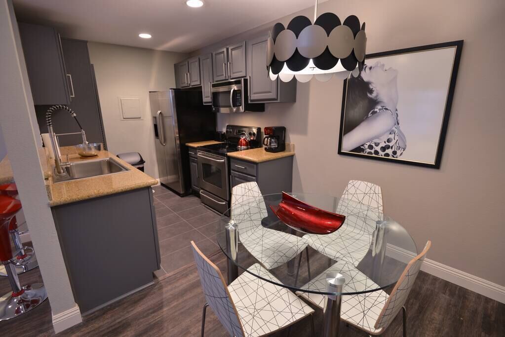 Coffee/tea maker, fridge, microwave, oven
