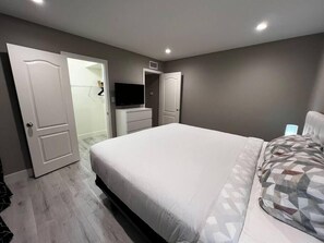 A bedroom with a bed, a television, and a wardrobe. - Laguna Suite 2b/1b Near Strip (Las Vegas)
