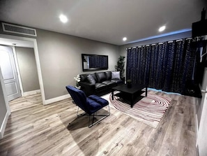 TV, offices - Kona Suite 1b/1b fully remodeled (Las Vegas)