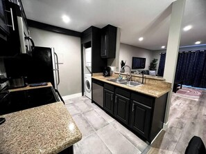 Coffee/tea maker, fridge, microwave, oven - Kona Suite 1b/1b fully remodeled (Las Vegas)