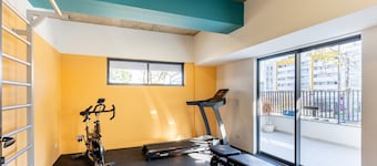 Studio in Condo w/ gym 350m From PUC Ebi0603