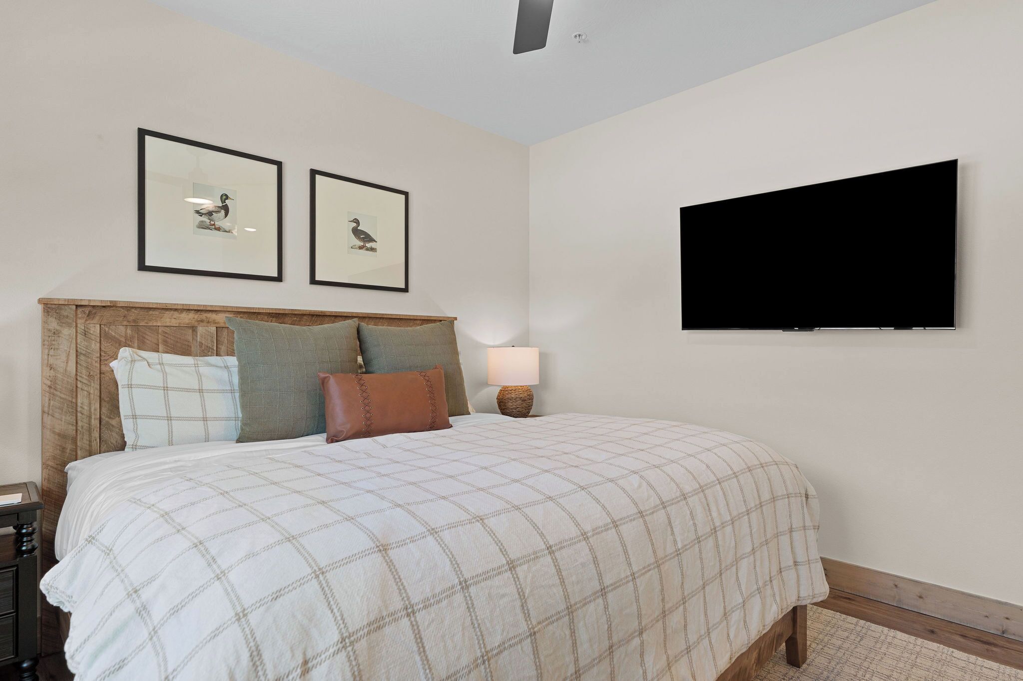 2 bedrooms, iron/ironing board, WiFi (free), bed sheets