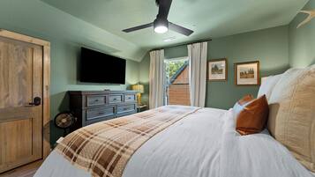 2 bedrooms, iron/ironing board, WiFi (free), bed sheets