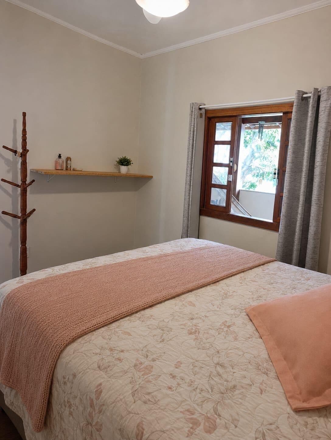 2 bedrooms, internet, bed sheets