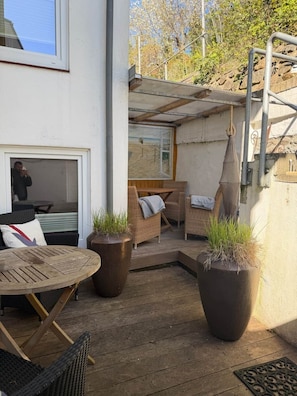 Outdoor dining - The Captain's House in the Captain's Quarter (Flensburg)