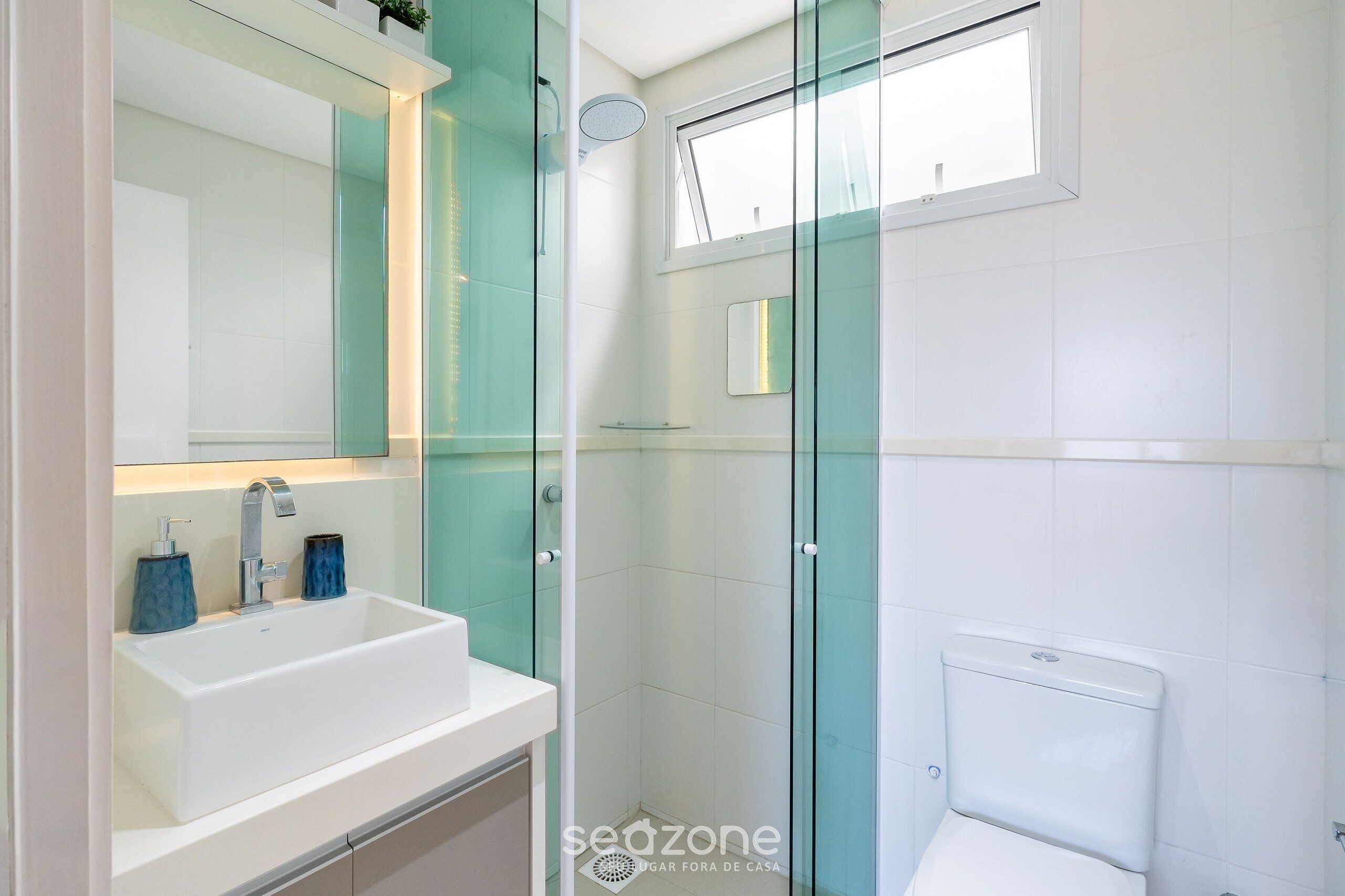 Eenvoudig appartement | Badkamer | Een douche