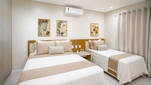 Premium bedding, desk, laptop workspace, WiFi (free) - Brisas Lençois House Com Hidro (Santo Amaro do Maranhão)