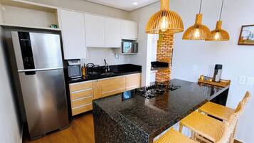 Deluxe House, 3 Bedrooms, Pool Access, Lake View | Private kitchen | Fridge, microwave, cookware/dishes/utensils