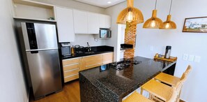 Deluxe House, 3 Bedrooms, Pool Access, Lake View | Private kitchen | Fridge, microwave, cookware/dishes/utensils - Brisas Lençois House Com Hidro (Santo Amaro do Maranhão)