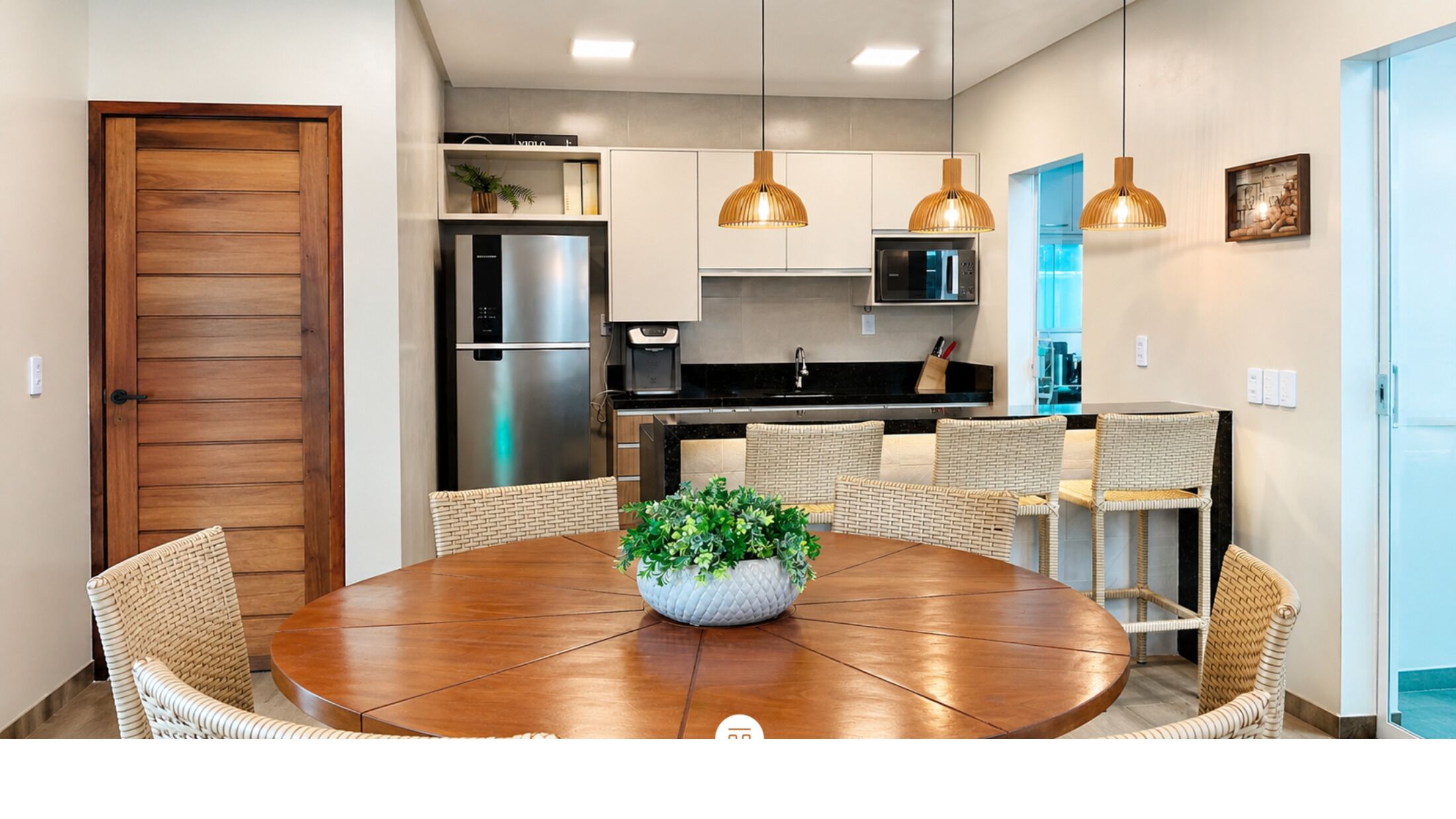 Casa luxo, 3 quartos, acesso à piscina, vista para o lago | Cozinha privada | Geladeira, micro-ondas, talheres/pratos/utensílios de cozinha