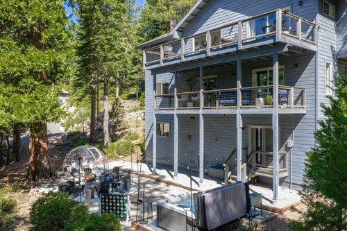 Karaoke, Pool Table, Arcade, Outdoor Games, Bubble Dome, Grill, Spa: Starfall Lodge